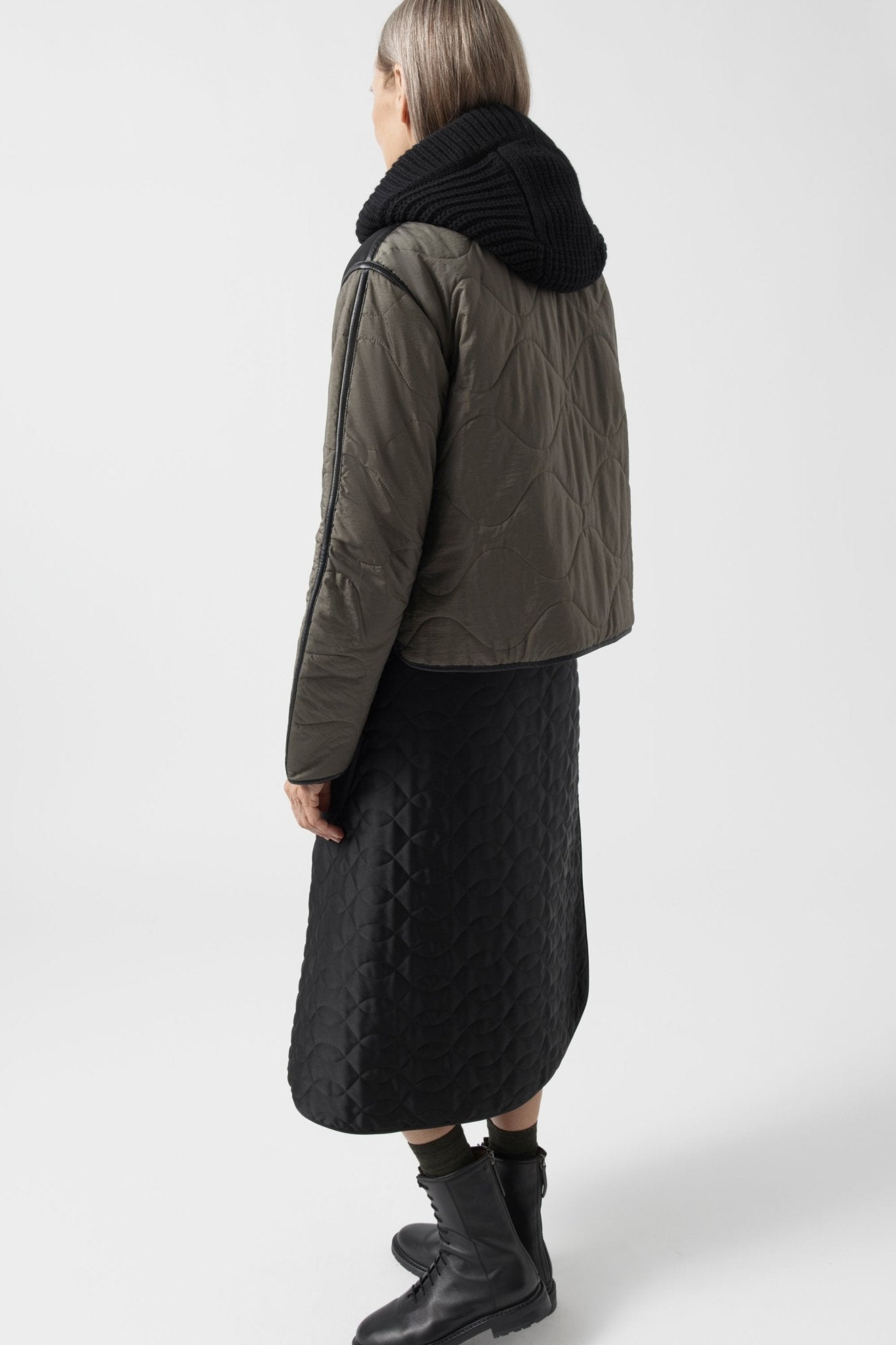 Knitted Hood - Black / Dark Olive