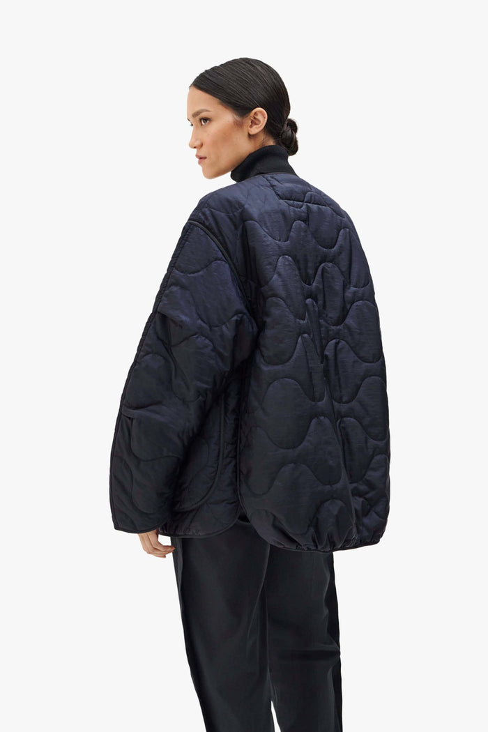 Signature Cropped Quilt - Navy / Pale Sage