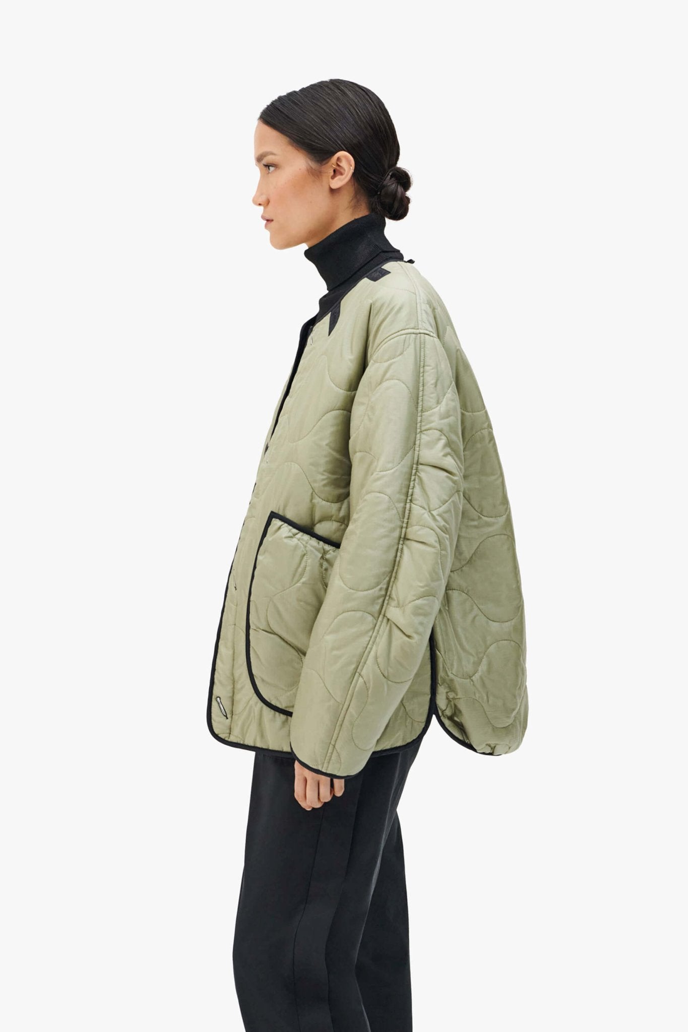 Signature Cropped Quilt - Navy / Pale Sage
