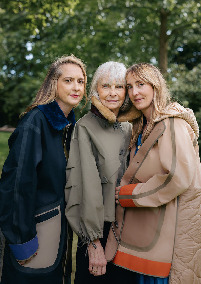Jan De Villeneuve and her daughters Daisy and Poppy