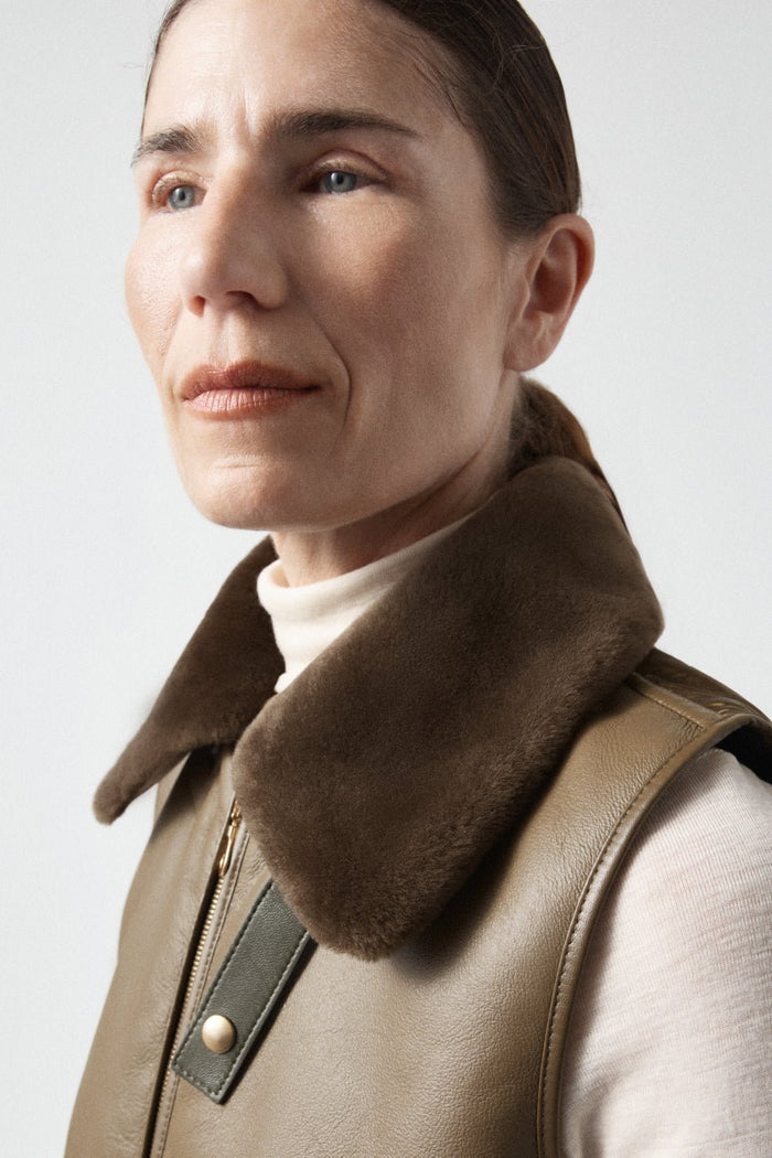 Aviator Shearling Latch Collar - Olive / Stone