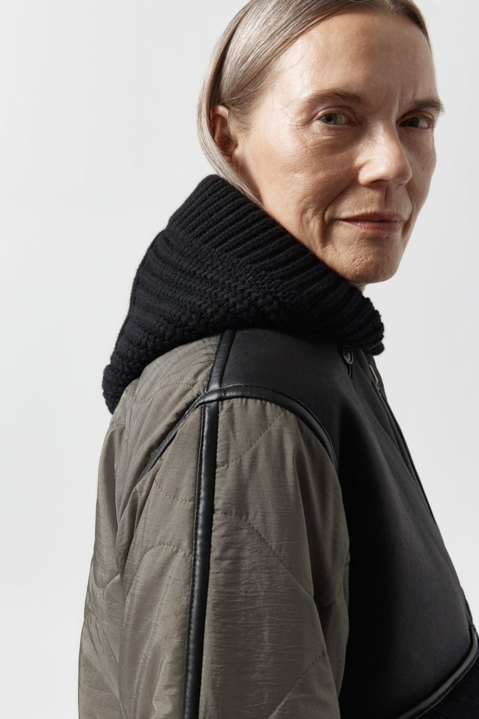 Knitted Hood - Black / Dark Olive