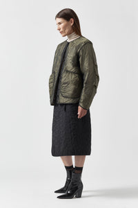 Signature Cropped Quilt - Dark Olive / Stone