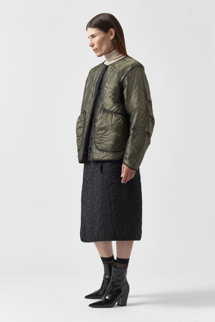Signature Cropped Quilt - Dark Olive / Stone