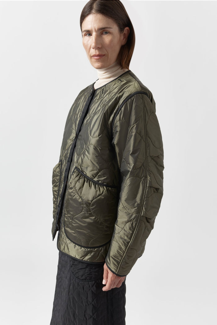 Signature Cropped Quilt - Dark Olive / Stone