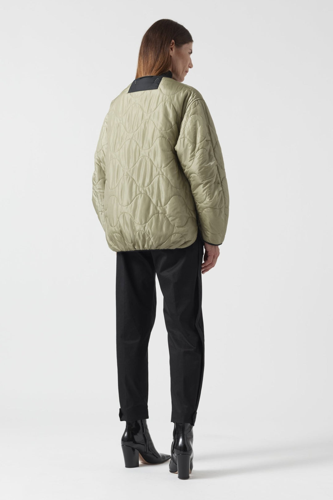 Signature Cropped Quilt - Navy / Pale Sage