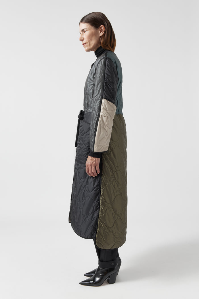 Signature Patchwork Long Quilt - Anthracite & Mineral Green / Dove Grey