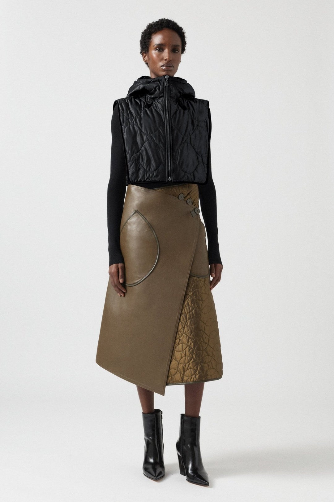 Quilted Zip Hood - Black / Antique Gold