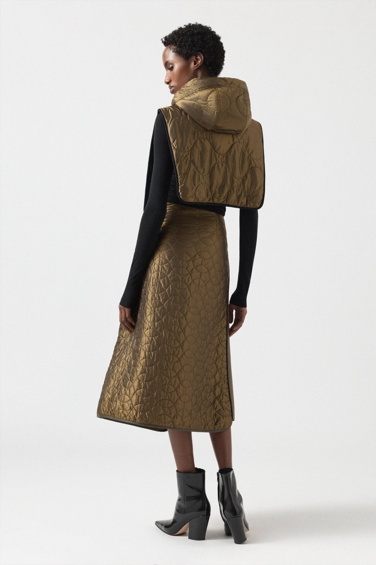 Quilted Zip Hood - Black / Antique Gold