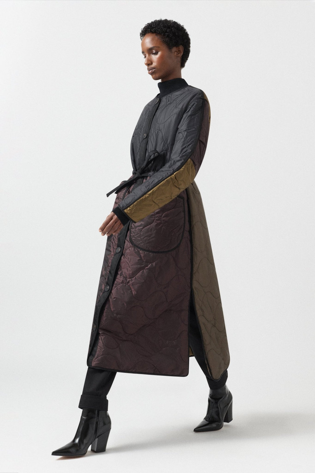 Signature Patchwork Long Quilt - Black / Antique Gold