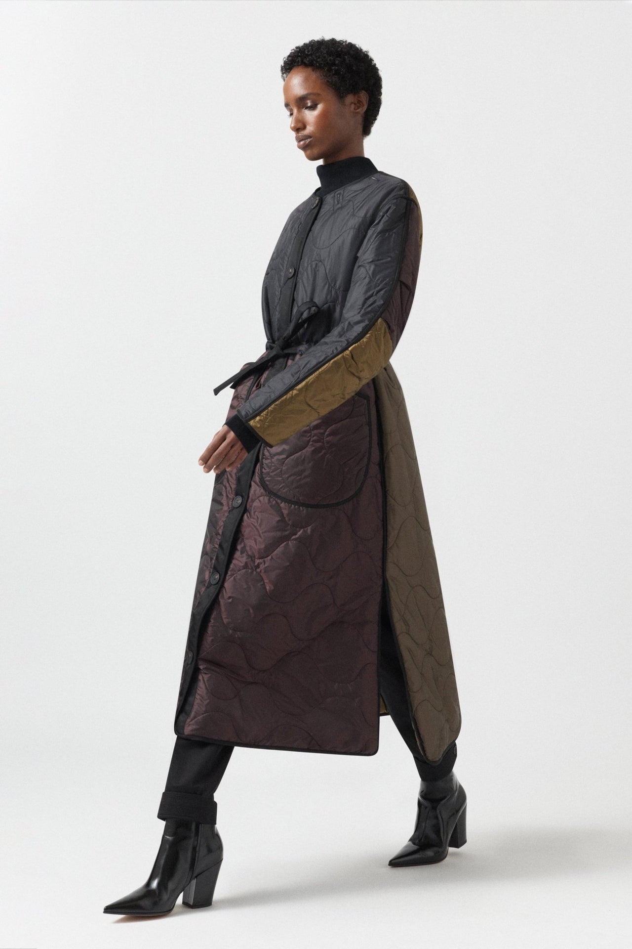 Signature Patchwork Long Quilt - Black / Antique Gold