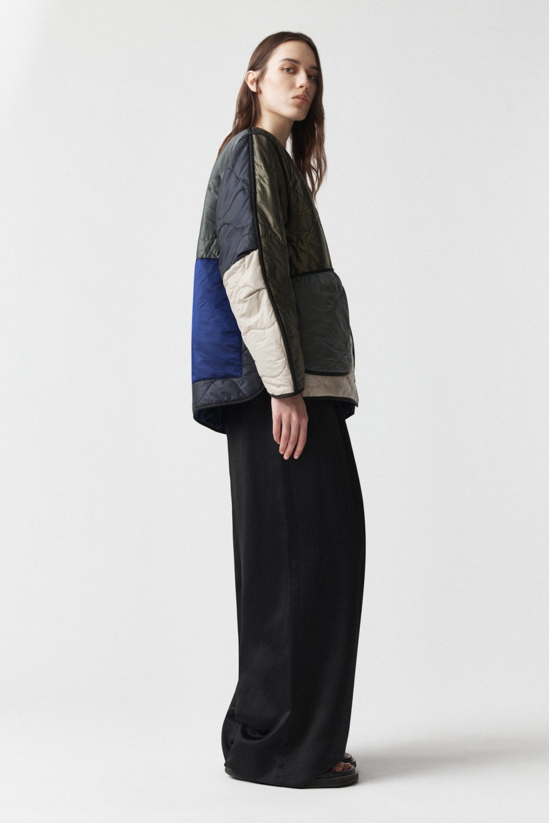 Signature Patchwork Cropped Quilt - Dark Olive & Dove Grey / Bright Navy