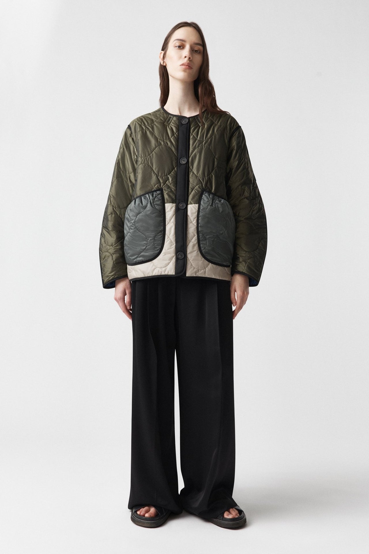 Signature Patchwork Cropped Quilt - Dark Olive & Dove Grey / Bright Navy