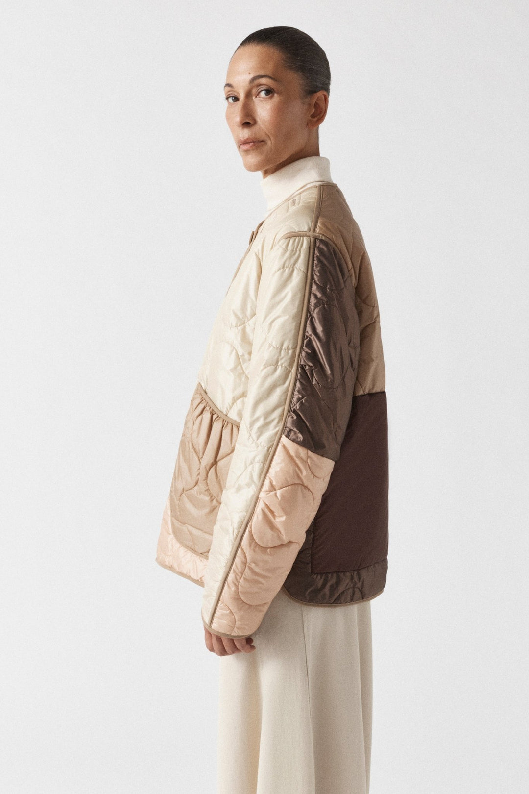 Signature Patchwork Cropped Quilt - Oyster / Dark Sienna