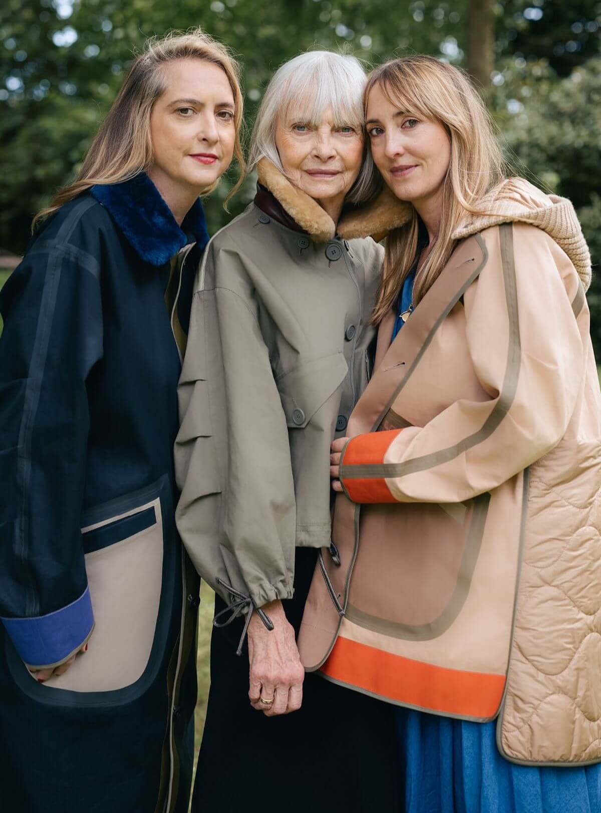 Jan De Villeneuve and her daughters Daisy and Poppy — Marfa Stance