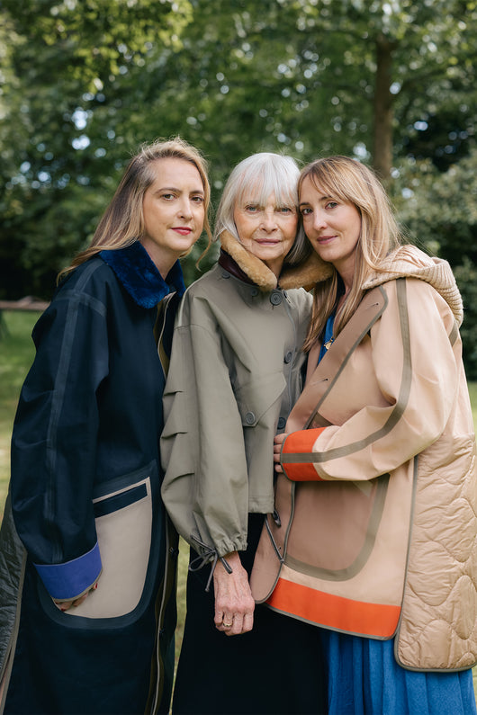 Jan De Villeneuve and her daughters Daisy and Poppy